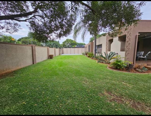 4 BEDROOM HOUSE FOR SALE IN SINOVILLE